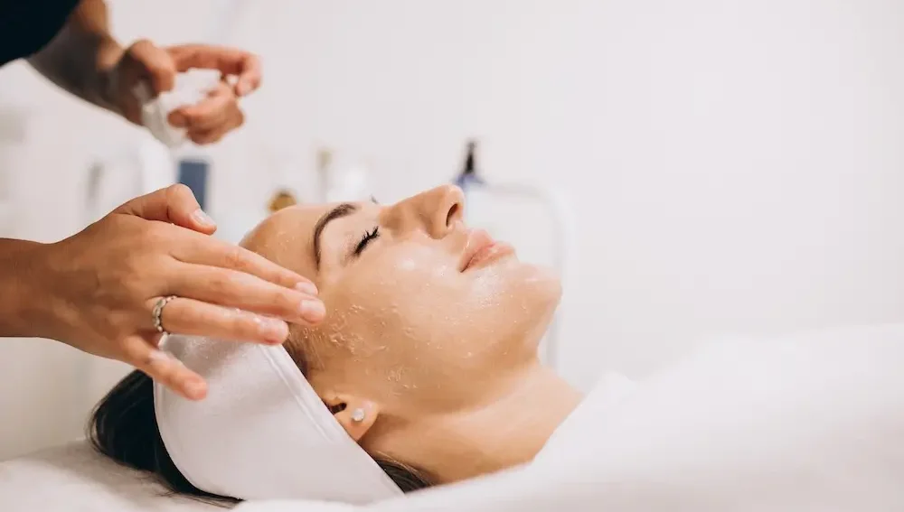 Rekomendasi Facial Surabaya Terbaik 2026 - Solusi perawatan kulit di Surabaya Skin Centre