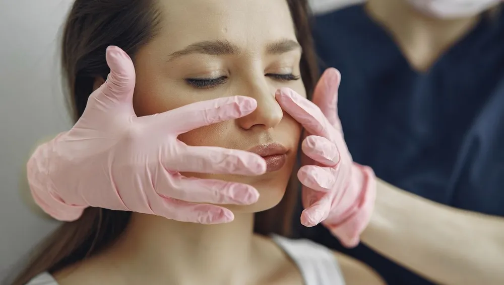 invisible facelift - perawatan wajah non-operasi untuk wajah kencang tanpa bekas luka di Surabaya Skin Centre oleh dr. Fitri Misnasari, SpKK
