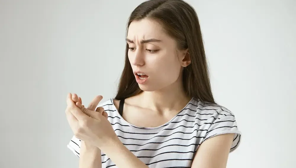 Kulit Terasa Perih Saat Disentuh? Ini Penyebab dan Solusinya - Surabaya Skin Centre