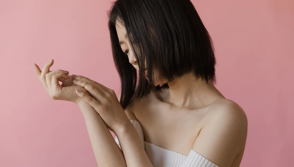 Perawatan kulit sensitif dengan bahan aktif aman untuk wajah di Surabaya Skin Centre